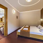 Hotel Flora 3*