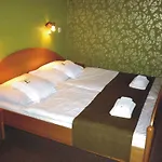Flora Hotel