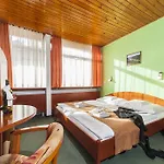 Hotel Flora 3*