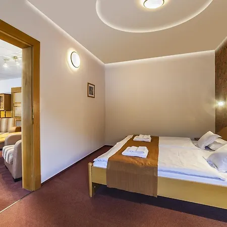Hotel Flora 3*