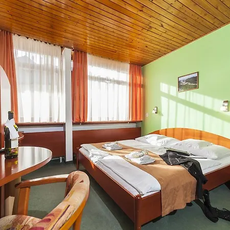 Hotel Flora 3*